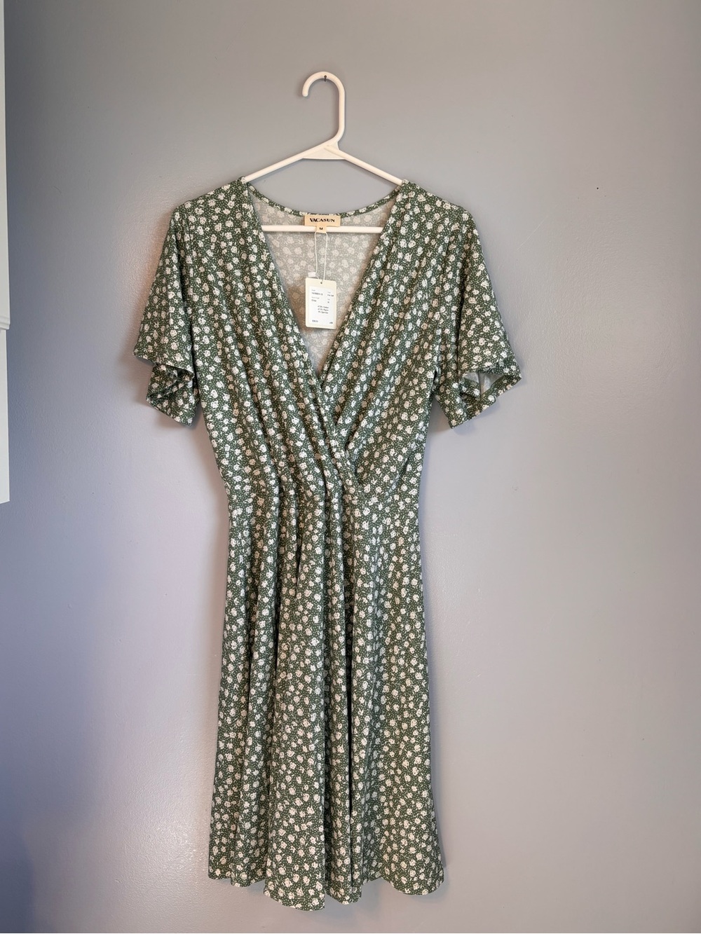Green Floral Mock Wrap Midi Dress with V-Neck. Sz M. NWT